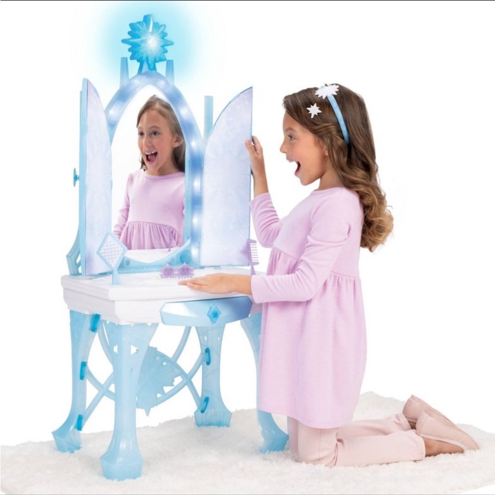 Disney Frozen Elsa Magical Ice Glow & Glamour Vanity Playset Lights Sounds NEW